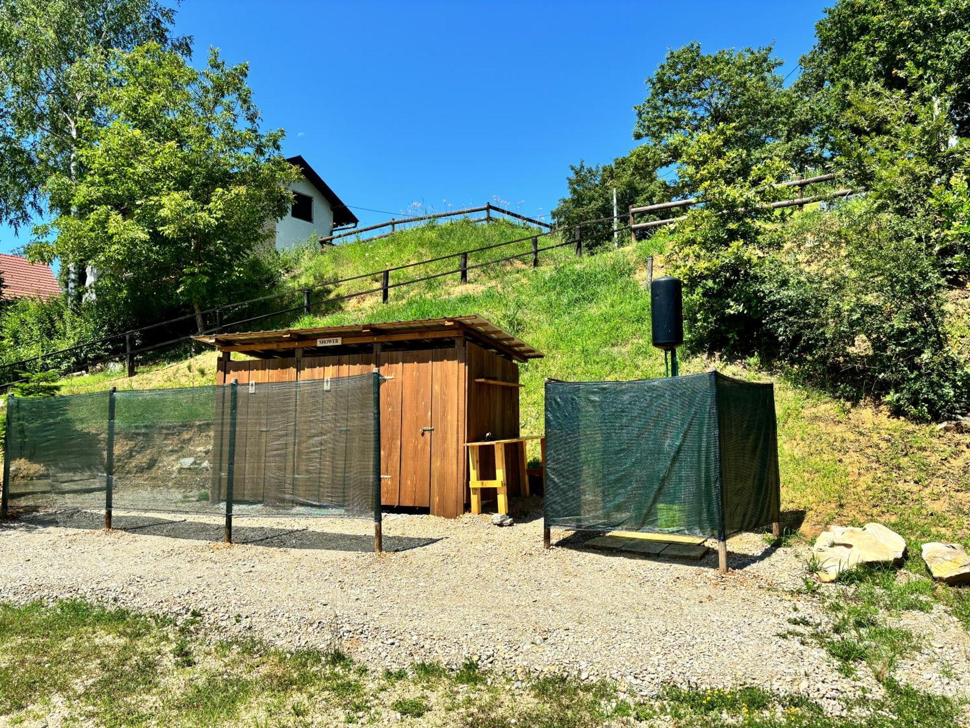 Green River - Robinzonski Kamp Hotell Duga Resa Exteriör bild